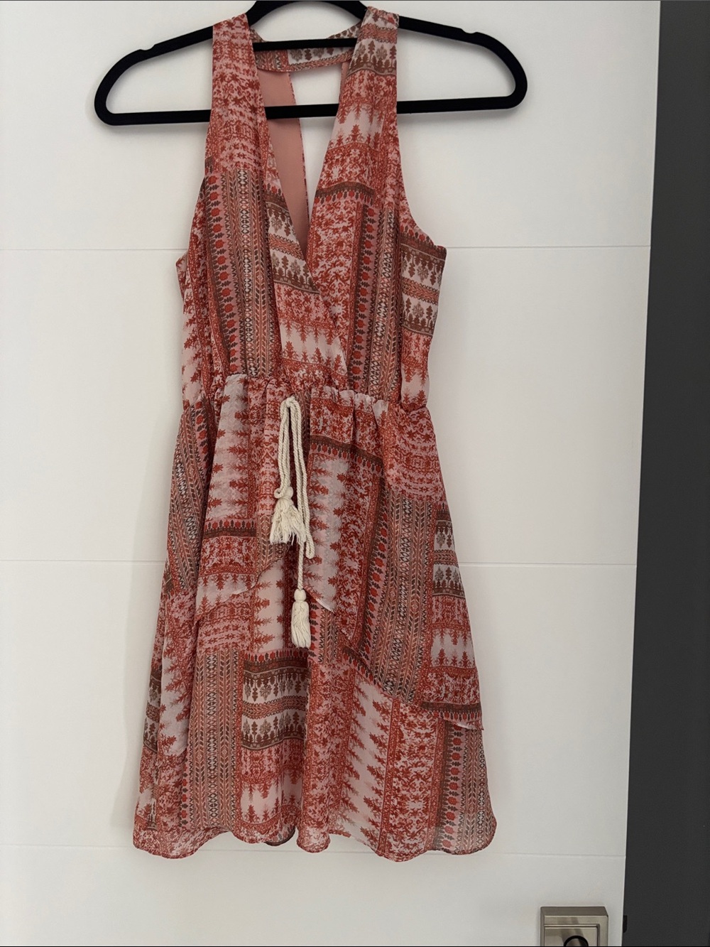 BCBGeneration Coral Patterned Sleeveless V-Neck Mini Dress